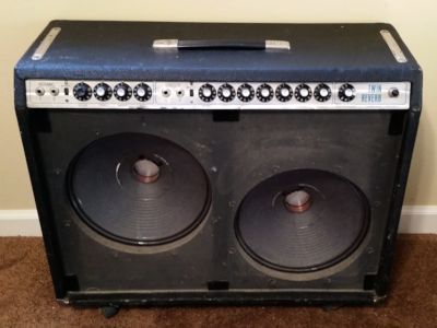 The amplifier without the grille cover.